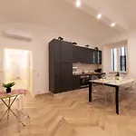 The Best Rent - Elegant Five-Bedrooms Apartment Near Colosseo